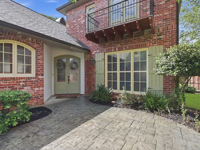 908 Chartres St