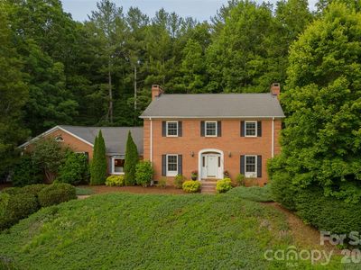 425 Sondley Woods Pl
