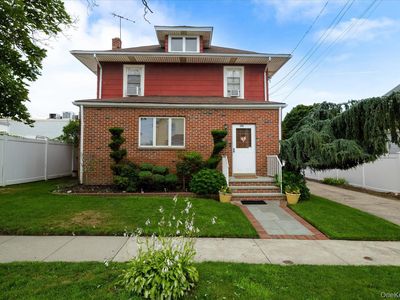 298 Lincoln Place