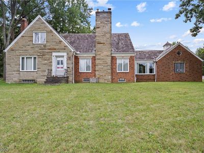 Property at 6515 Wedgewood Dr, North Olmsted, OH
