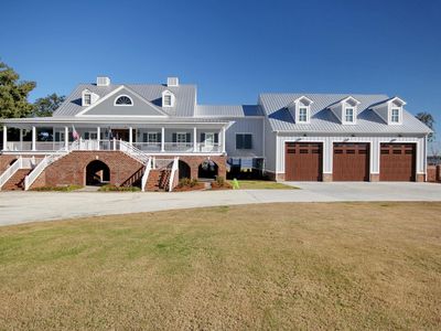 2425 South Bay St.