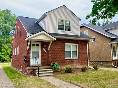 552 Laprairie St