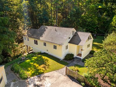 64 Lakeside Dr
