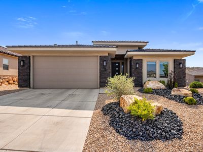 902 N Sandy Talus Dr