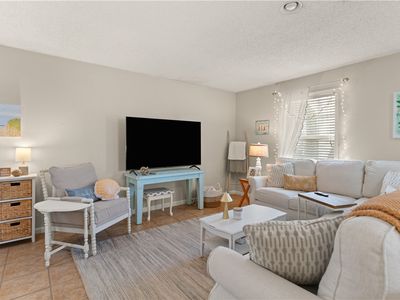 302 E Island Square Dr #302