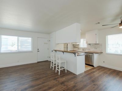 4904 N Holt Ave APT 204