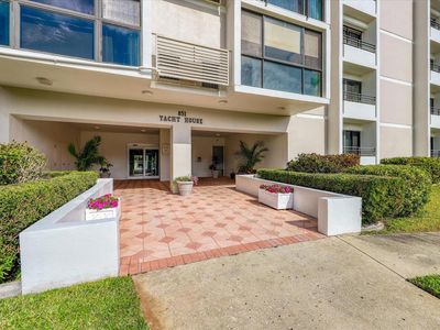 851 Bayway Blvd APT 201