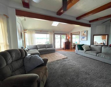 1401 Lakeview Dr