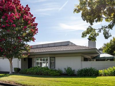 65 Bay Tree Ln