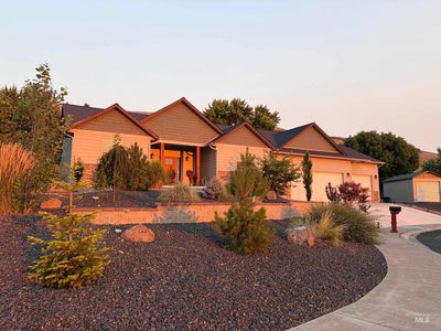 3983 Foothill Dr