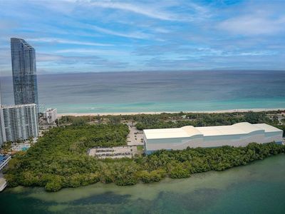 300 Bayview Dr APT 2108