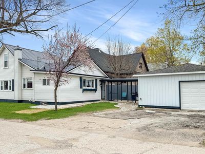 116 E Bremer St
