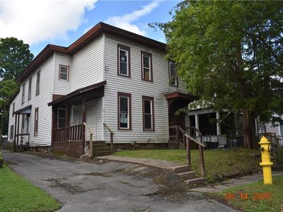 221 W Yates St