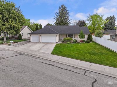 1433 Julie Ln