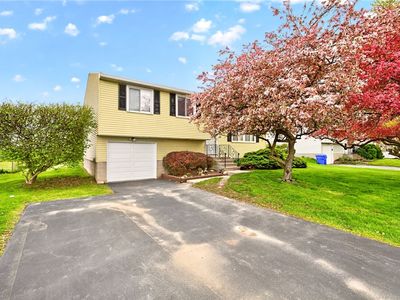 17 Fox Hollow Dr