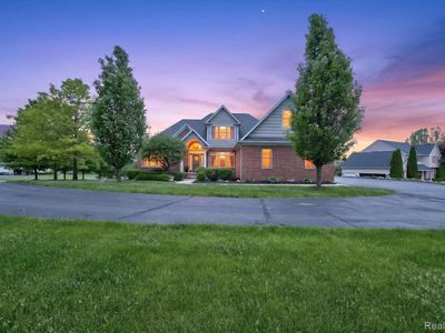 8746 N Hills Ct