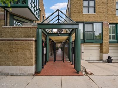 1635 N Larrabee St APT B