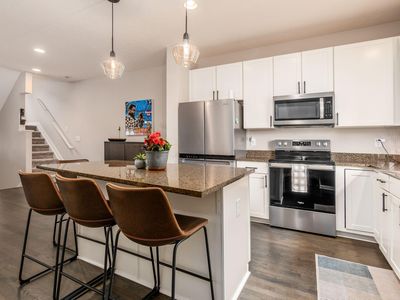 587 E Rich St APT 104