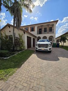 3725 NW 85th Ter