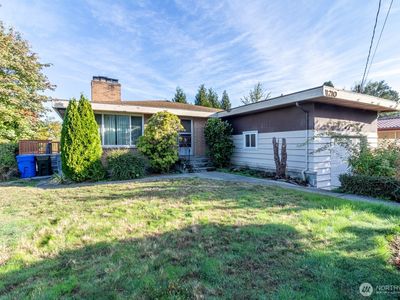 1210 N 33rd Place