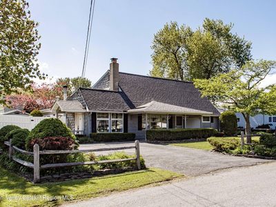 25 Meadowbrook Drive