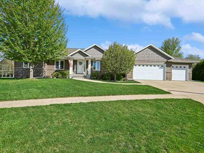 Property at 910 Aster Ct, Fairfax, IA