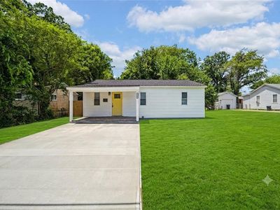 2600 Roanoke Ave