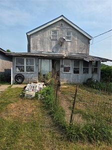 594-596 Davis Rd