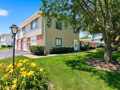 127 Fairlane Ct APT D