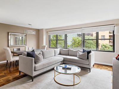 200 E 74th St APT 4C