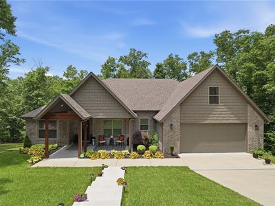 4 Aston Cir