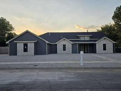 805 Hall Dr