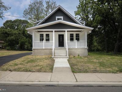 594 E Holly Ave
