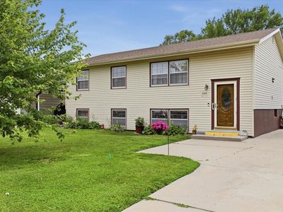 Property at 3003 Rawlins Dr, Council Bluffs, IA