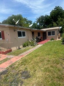 Property at 37 NE 168th St, North Miami Beach, FL