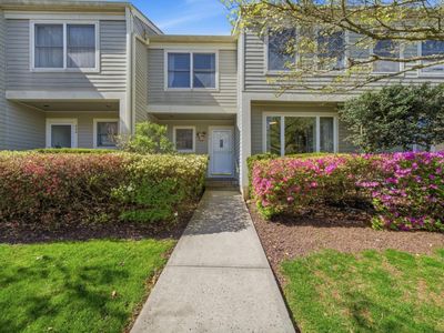 203 Knoll Way