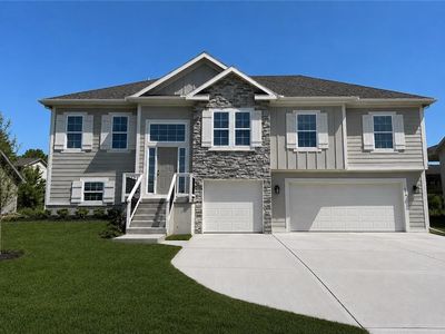 Property at 610 E 11th St, Kearney, MO