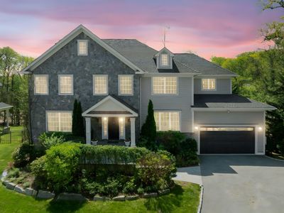 1 Pinebrook Hollow Drive