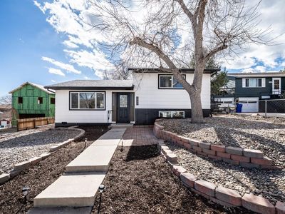 2537 Camelot Ct