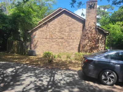 6301 Hawthorne Ln. #102