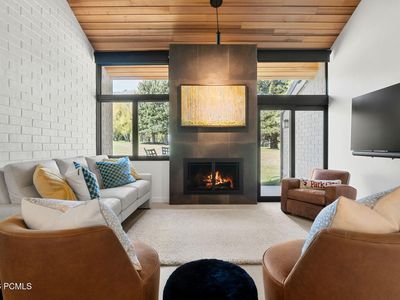 1713 Captain Molly Dr