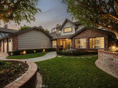 3911 E Rolling Green Ln