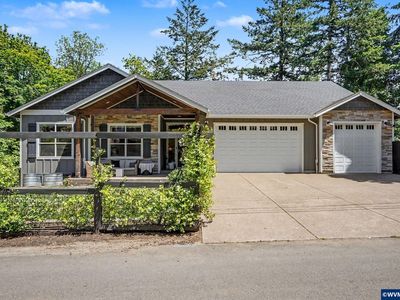 734 Cascade Dr NW