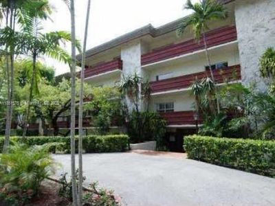 1205 Mariposa Ave APT 416