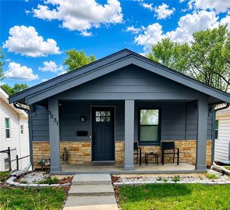 5231 Gladstone Blvd