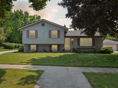 3329 East Woodview AVENUE