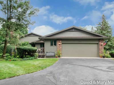 3598 Charlevoix Dr SE #116