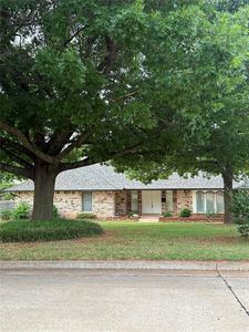 1746 W David Dr