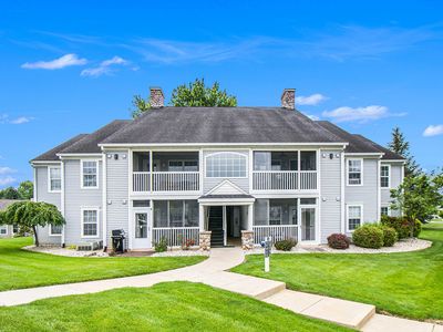 749 W Barrington Cir