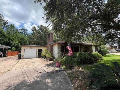 Property at 2890 W Lucas Dr, Beaumont, TX